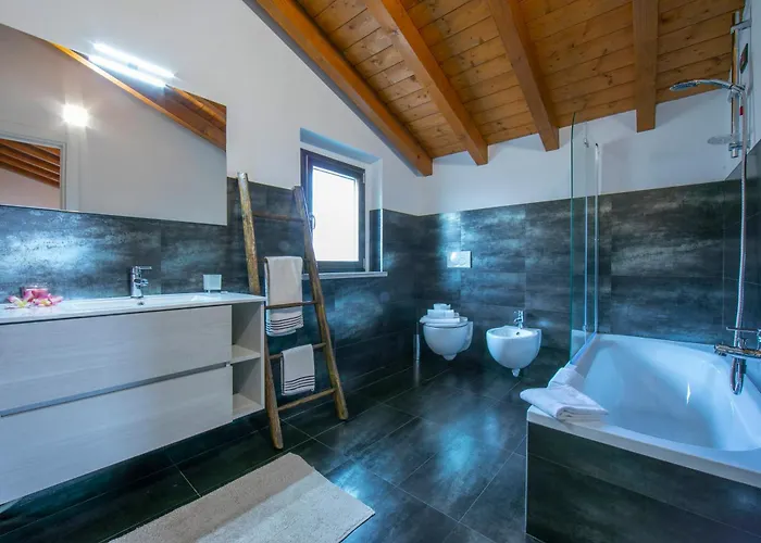 Laura Private Pool And Garden - Happy *