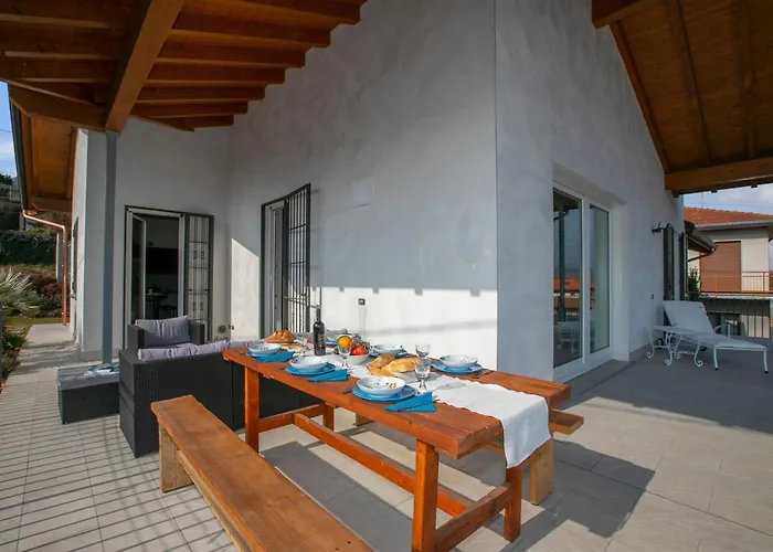 Laura Private Pool And Garden - Happy Villa