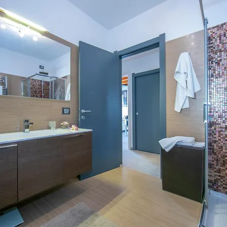 Laura Private Pool And Garden - Happy Villa