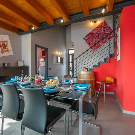 Laura Private Pool And Garden - Happy