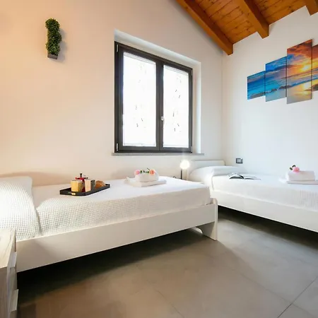 Laura Private Pool And Garden Near Maggiore For 9 - Happy Besozzo