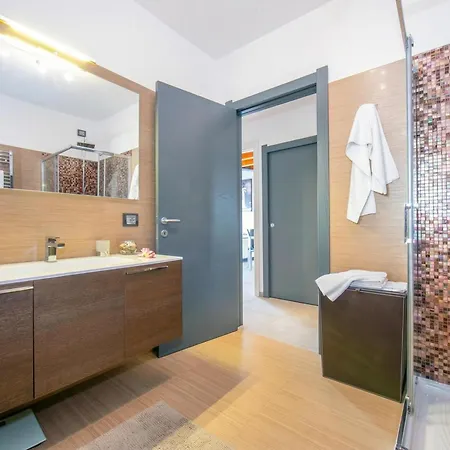 Laura Private Pool And Garden Near Maggiore For 9 - Happy * Besozzo