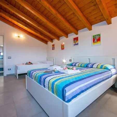 Laura Private Pool And Garden Near Maggiore For 9 - Happy