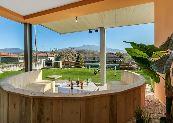 Laura Private Pool And Garden - Happy Willa