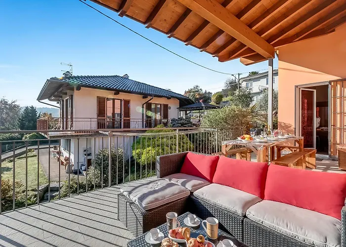 Laura Private Pool And Garden - Happy