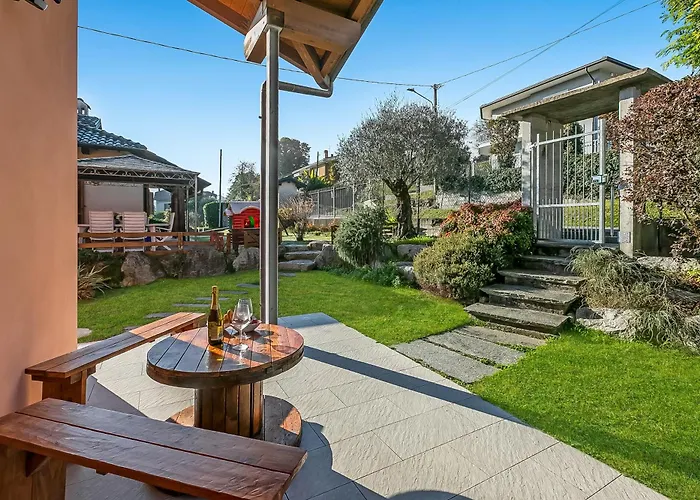 Laura Private Pool And Garden - Happy Besozzo