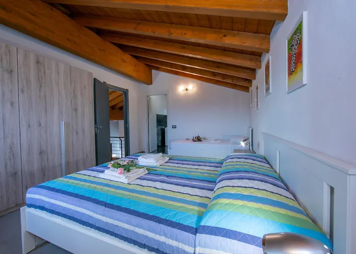 Laura Private Pool And Garden - Happy Villa *